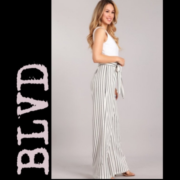 FINAL 🌅BLVD white/navy pinstripe pull-on Jumper - Picture 2 of 8